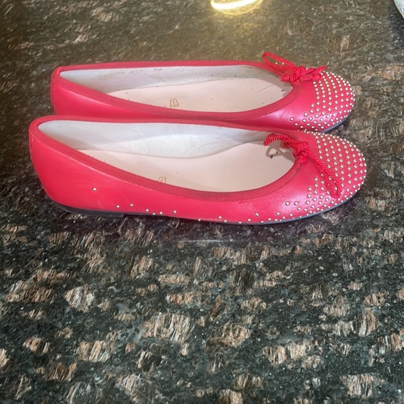 Red flats with metal studs - Picture 2 of 6